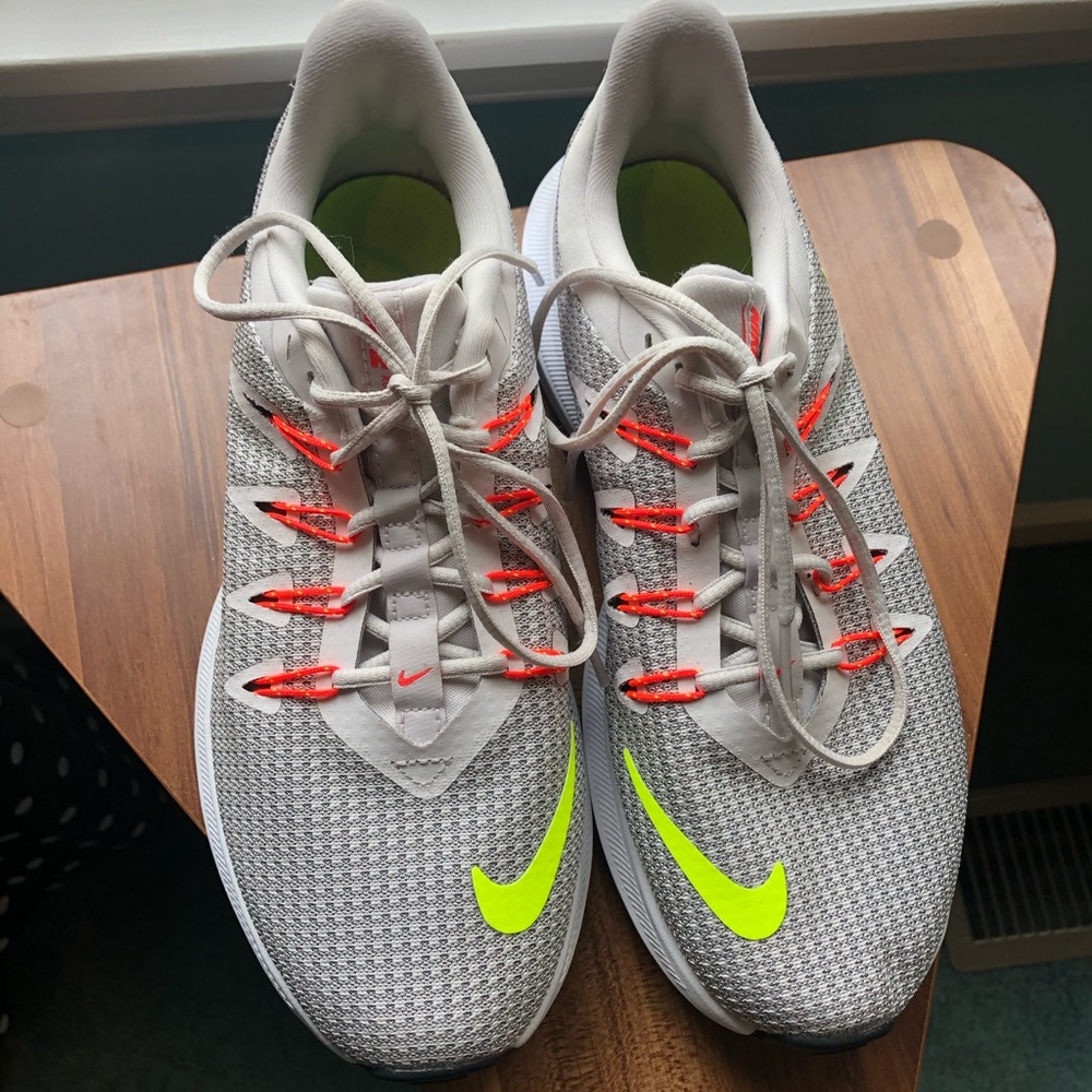 HARDLY WORN Nike running shoes